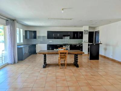 Maison - 220 m² - 9 pièces