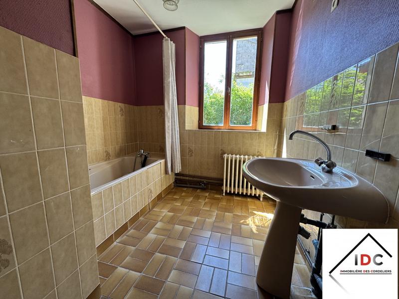 Maison - 213 m² - 3 pièces