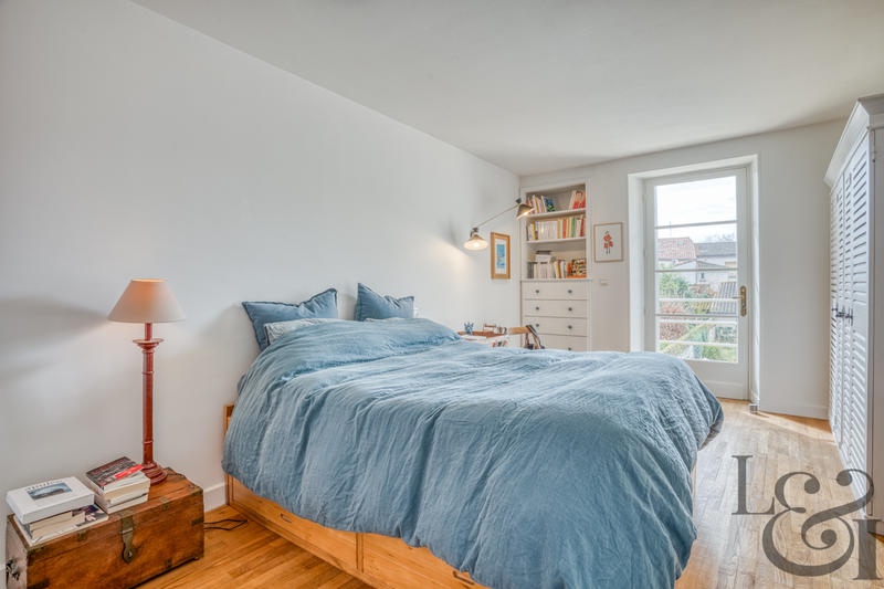 Maison - 235 m² - 7 pièces