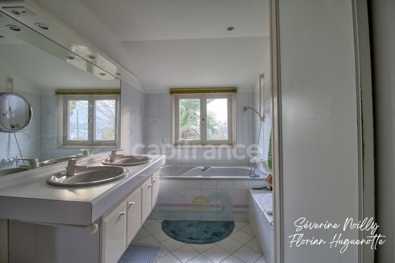 Maison bourgeoise - 252 m² - 8 pièces