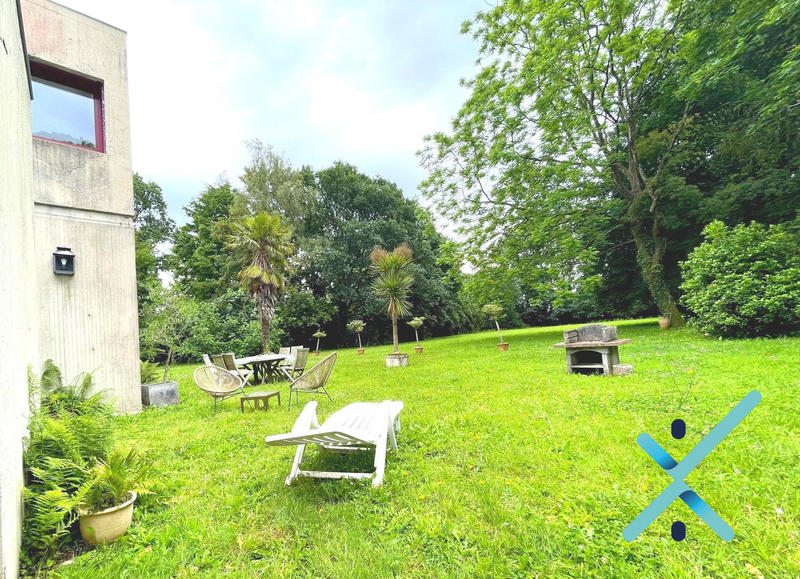 Maison contemporaine - 252 m² - 11 pièces