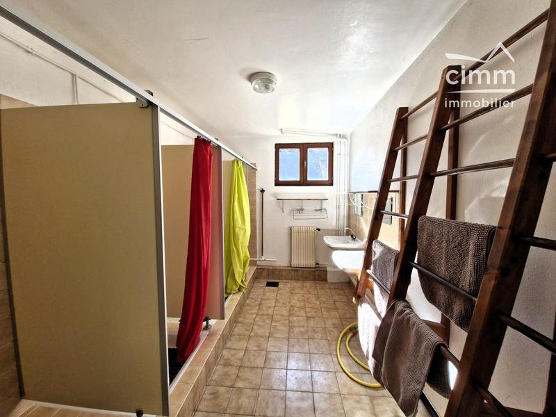 Maison - 698 m² - 15 pièces