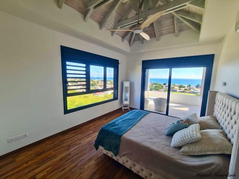 Maison - 256 m² - 7 pièces