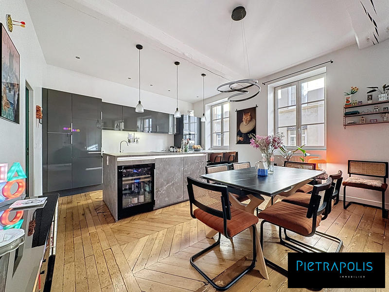 Appartement - 90 m² - 4 pièces