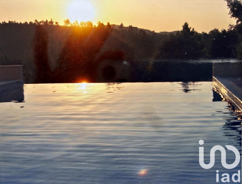 Maison - 230 m² - 6 pièces