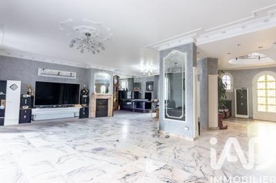 Maison - 307 m² - 10 pièces