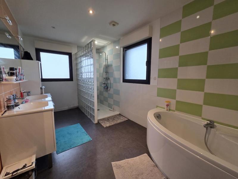 Pavillon - 150 m² - 6 pièces