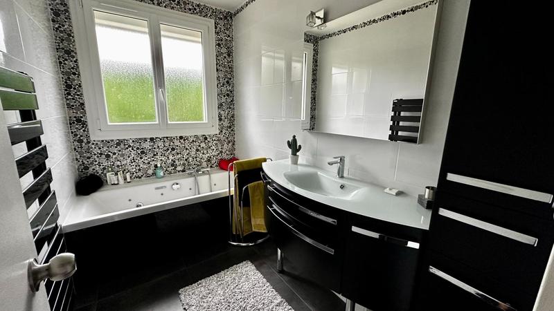 Maison - 215 m² - 8 pièces