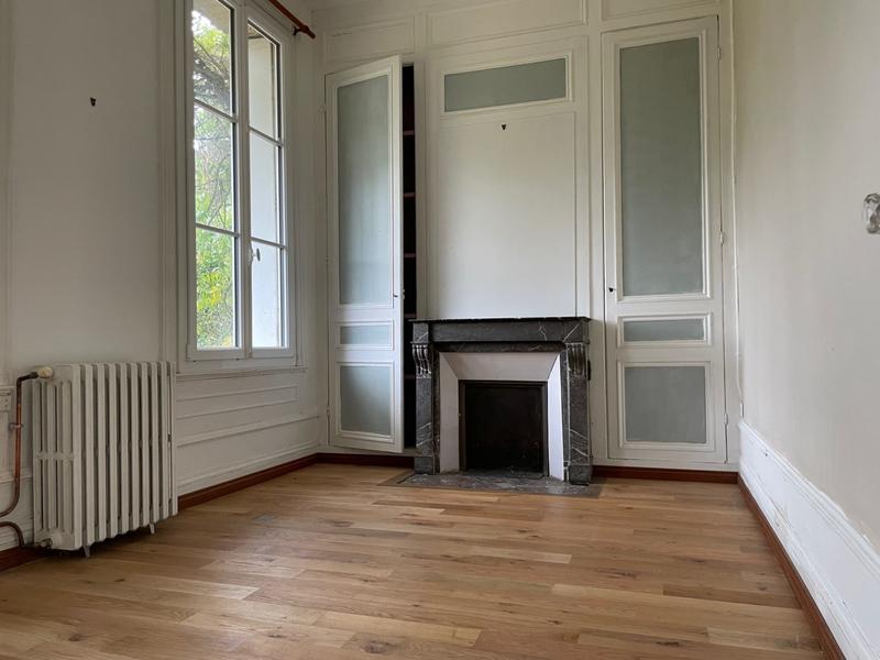 Maison - 241 m² - 11 pièces