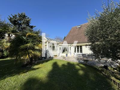 Maison - 218 m² - 7 pièces