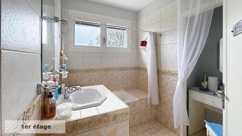 Maison - 220 m² - 8 pièces