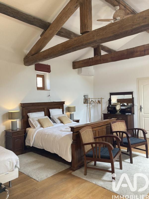 Maison - 896 m² - 27 pièces