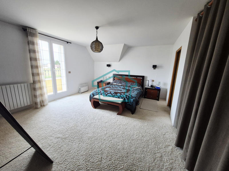 Maison - 198 m² - 6 pièces