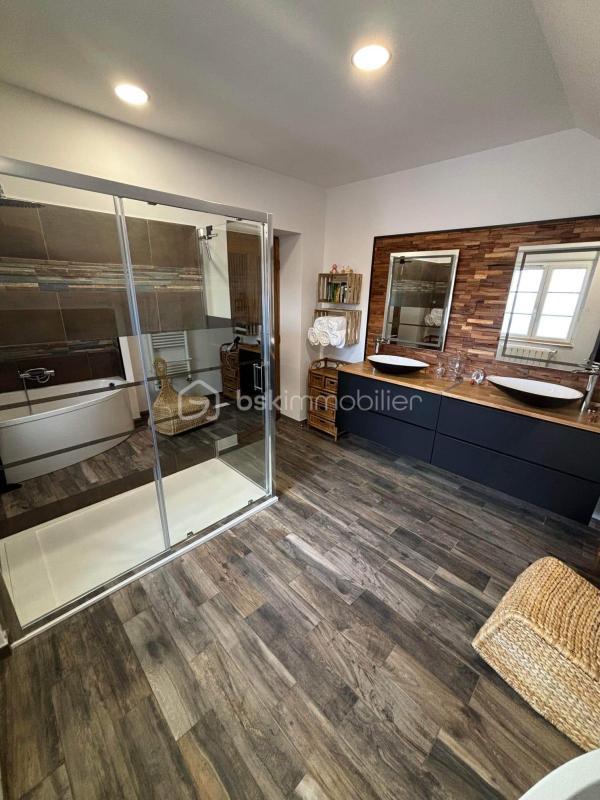 Demeure - 165 m² - 6 pièces