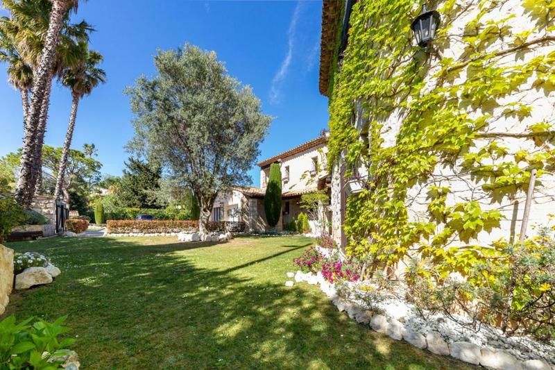 Villa - 490 m² - 7 pièces