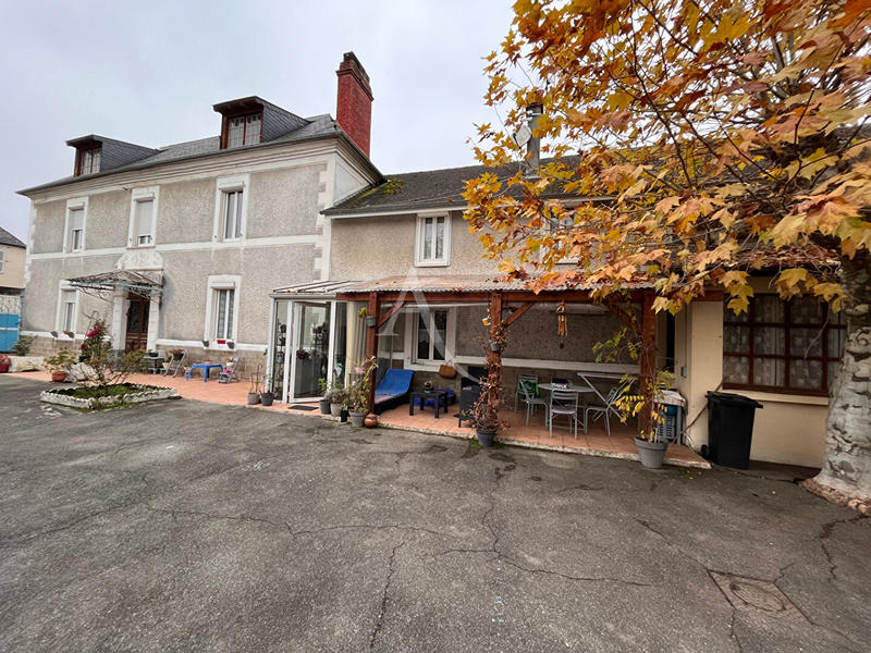 Maison - 361 m² - 13 pièces