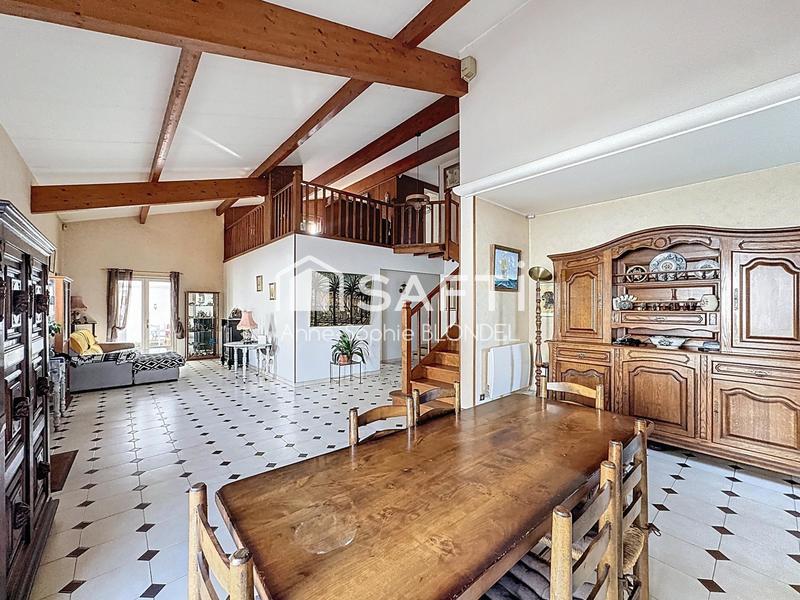 Maison - 200 m² - 5 pièces