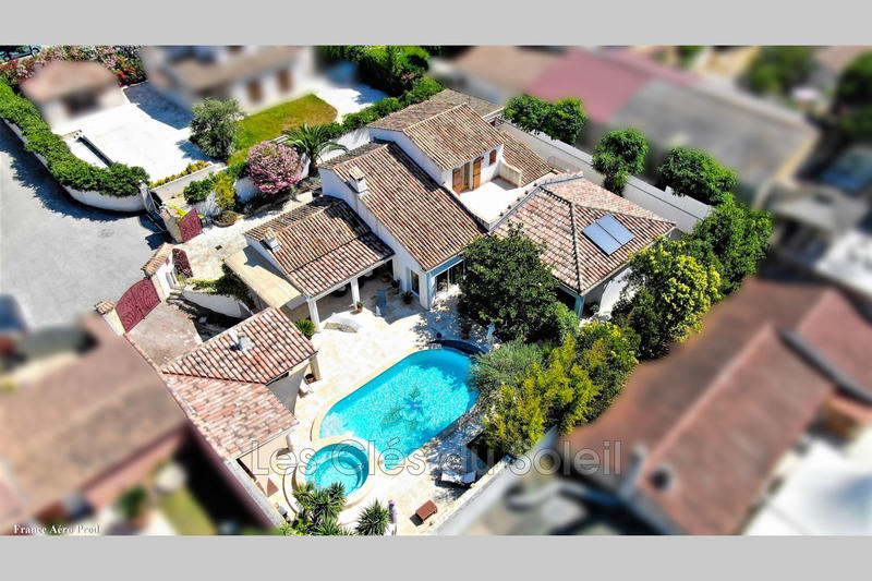 Maison - 227 m² - 8 pièces