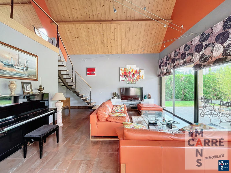 Maison traditionnelle - 275 m² - 7 pièces