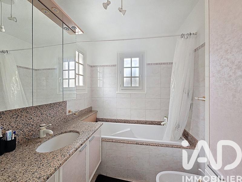 Maison - 185 m² - 7 pièces