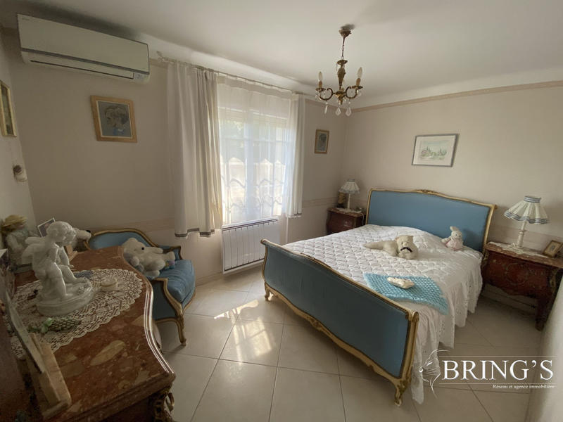 Villa - 181 m² - 9 pièces