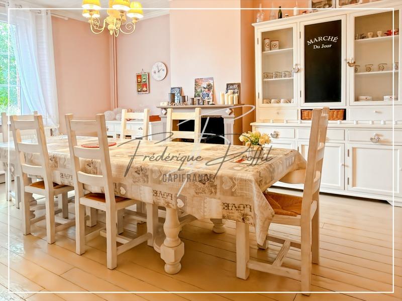 Demeure - 368 m² - 11 pièces