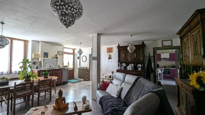 Maison - 225 m² - 8 pièces