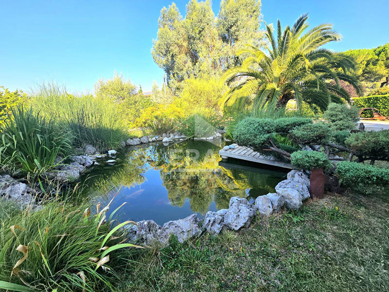 Villa - 300 m² - 10 pièces