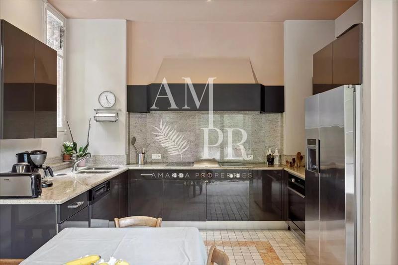 Villa - 492 m² - 15 pièces