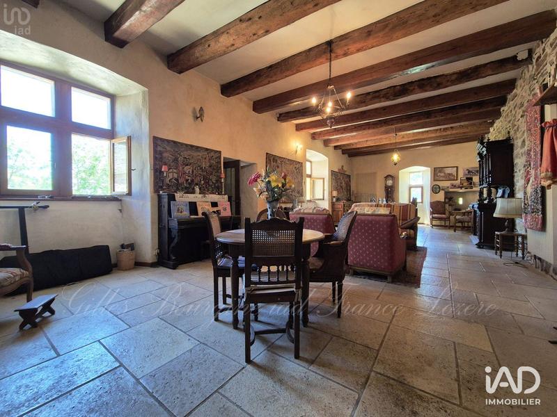 Maison - 415 m² - 16 pièces