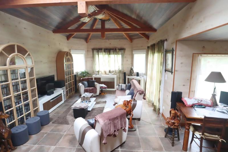 Maison - 240 m² - 12 pièces