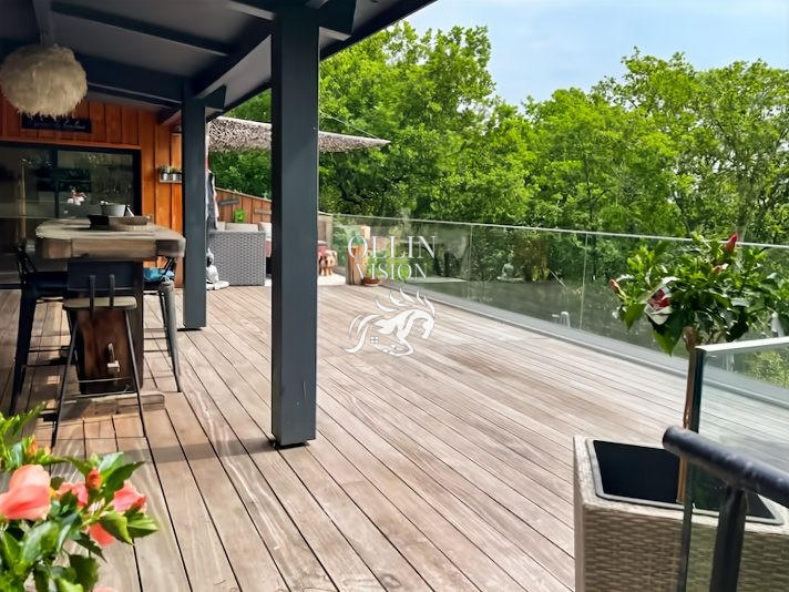 Villa - 302 m² - 9 pièces