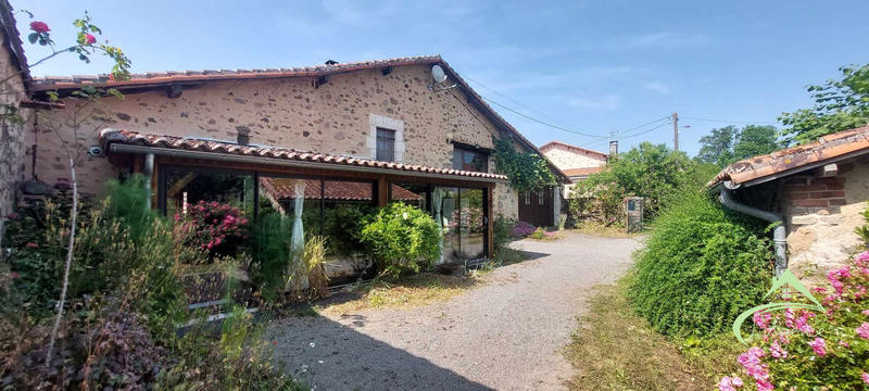 Maison ancienne - 178 m² - 8 pièces
