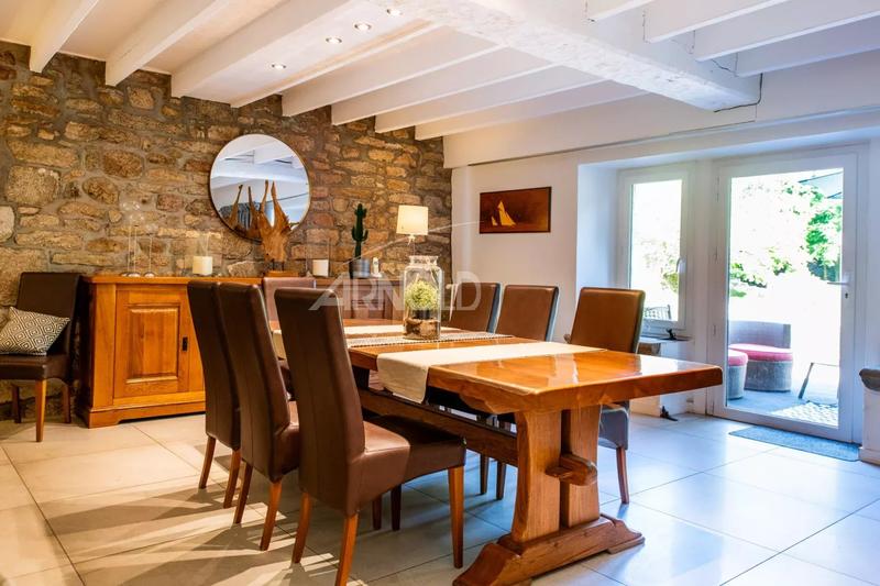 Maison - 266 m² - 9 pièces