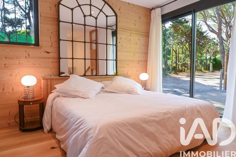 Maison - 250 m² - 6 pièces