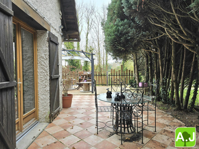 Maison traditionnelle - 178 m² - 8 pièces