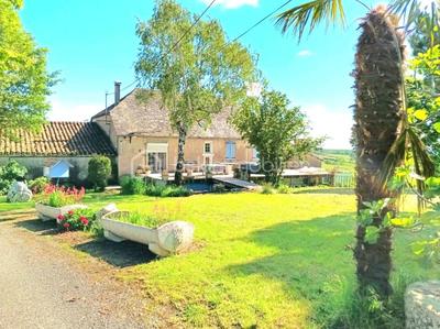 Propriété - 271 m² - 10 pièces