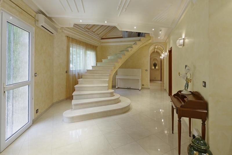 Maison - 296 m² - 10 pièces