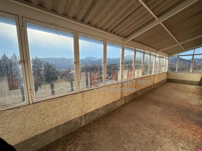 Maison - 250 m² - 6 pièces