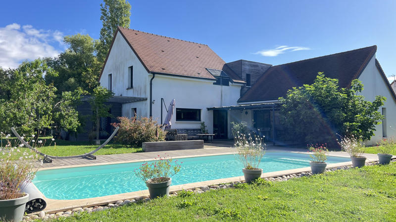 Maison - 1 730 m² - 8 pièces
