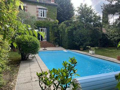 Maison - 210 m² - 6 pièces