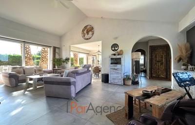 Maison - 246 m² - 6 pièces