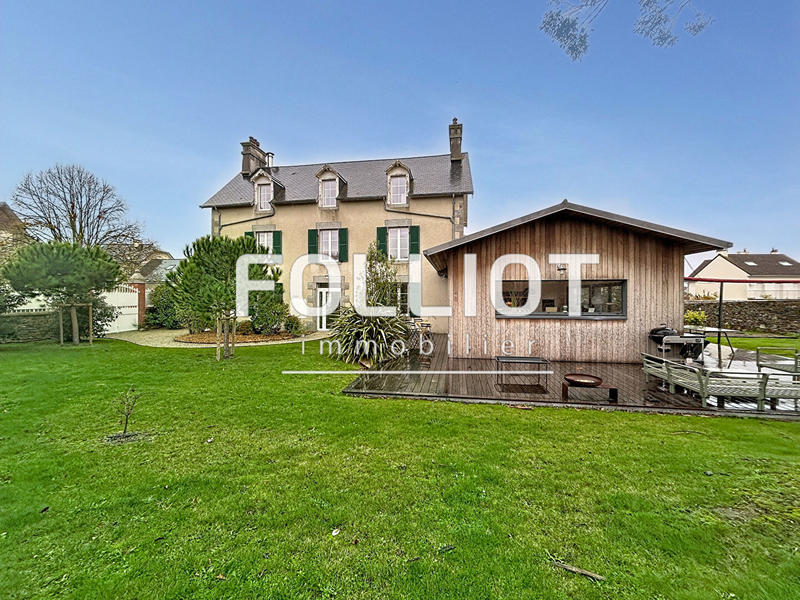 Maison - 240 m² - 8 pièces