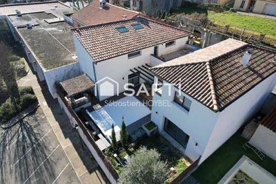 Maison - 204 m² - 5 pièces