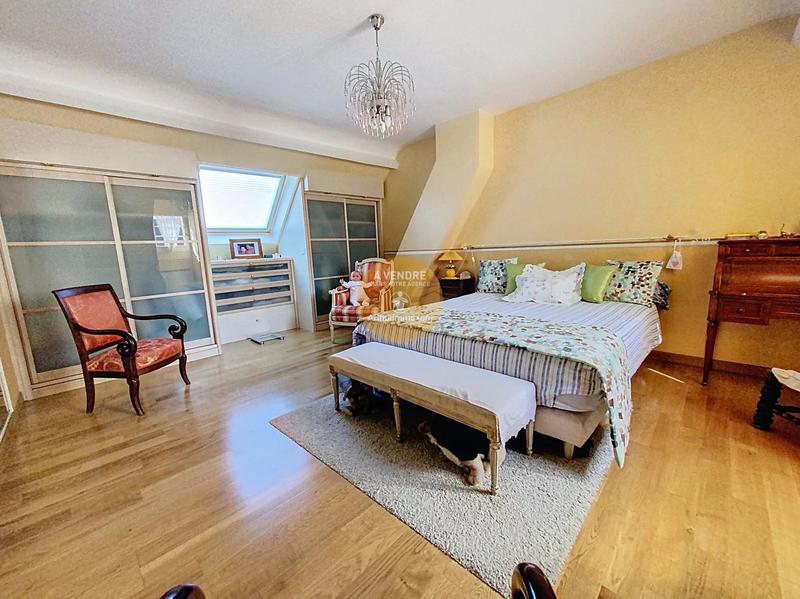 Maison - 181 m² - 7 pièces