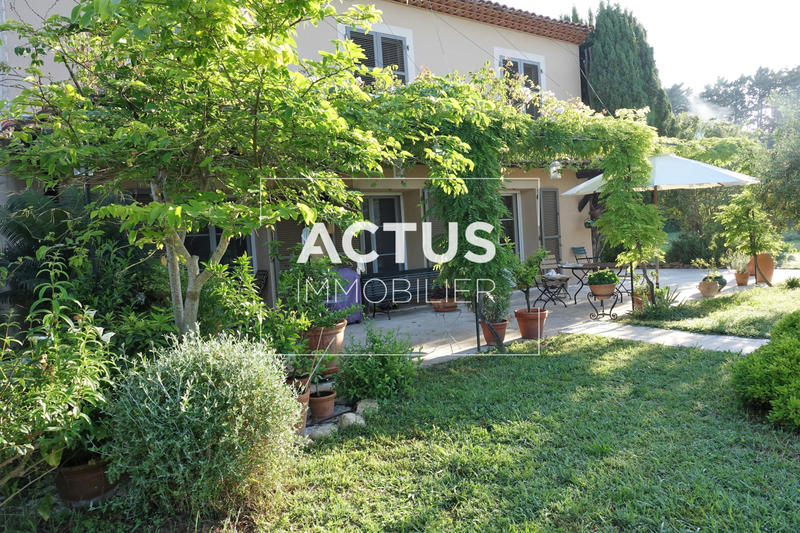 Maison - 210 m² - 7 pièces