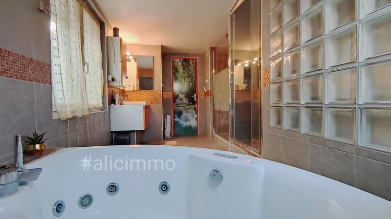 Maison - 300 m² - 6 pièces