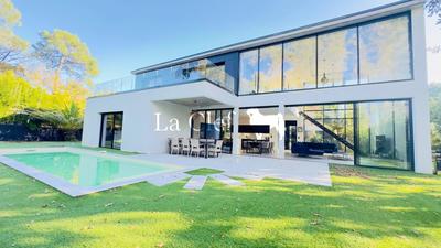 Villa - 240 m² - 6 pièces