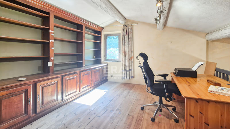 Maison - 270 m² - 9 pièces