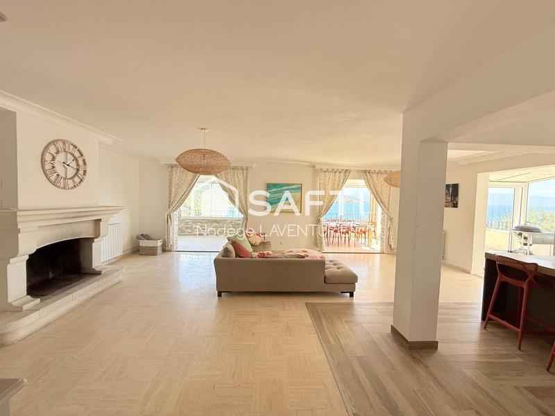 Villa - 291 m² - 11 pièces